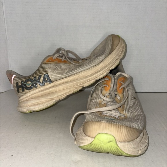 Hoka One One Clifton 9 Women's Running Shoes Sneaker Size 7 Pink Orange Vanilla - Picture 2 of 9